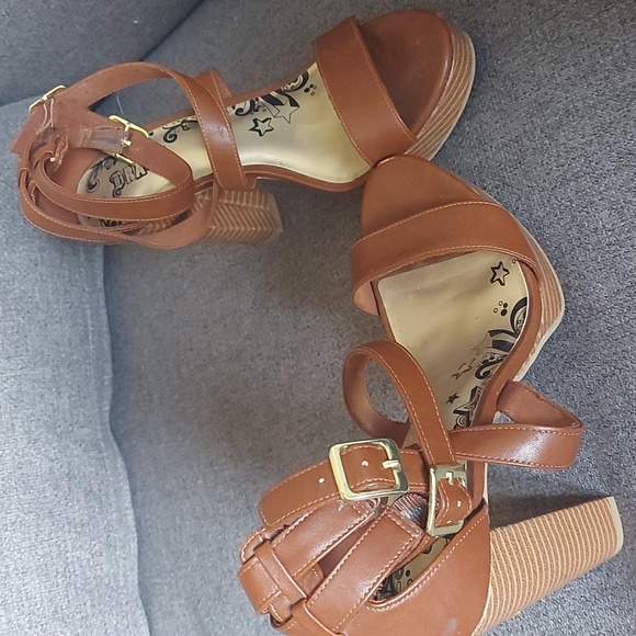 Brown strappy heels - Picture 2 of 3